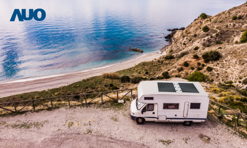 「可撓輕量化太陽光電板SunCurva」使用輕量特殊耐候型複合板取代傳統太陽能板的玻璃前板，不僅降低70%重量，每米平方僅3Kg；具有抗衝擊性能及通過電磁相容性測試，可應用於交通運輸工具，如露營車、遊艇等